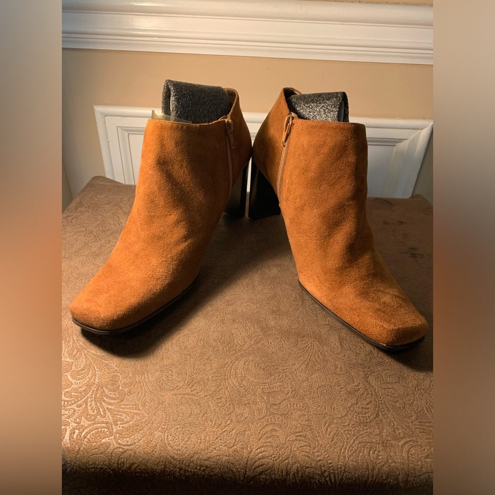 Bandolino “B-Urbane” Brown Suede Leather Upper Ankle Boots! Size 9 Medium! New!